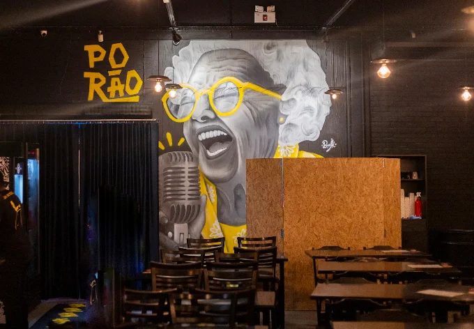 O mural que já virou marca da casa